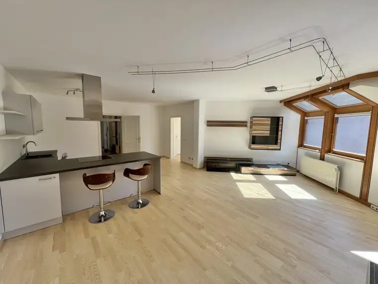 CHARMANTE 3-ZIMMER-WOHNUNG MIT LOGGIA - IHR NEUES ZUHAUSE!