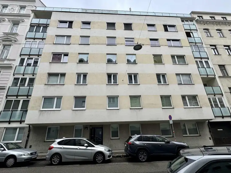 Sanierungsbedürftige 72m² Wohnung in 1090 Wien – Nähe U-Bahn, Top-Lage für 1.000€!