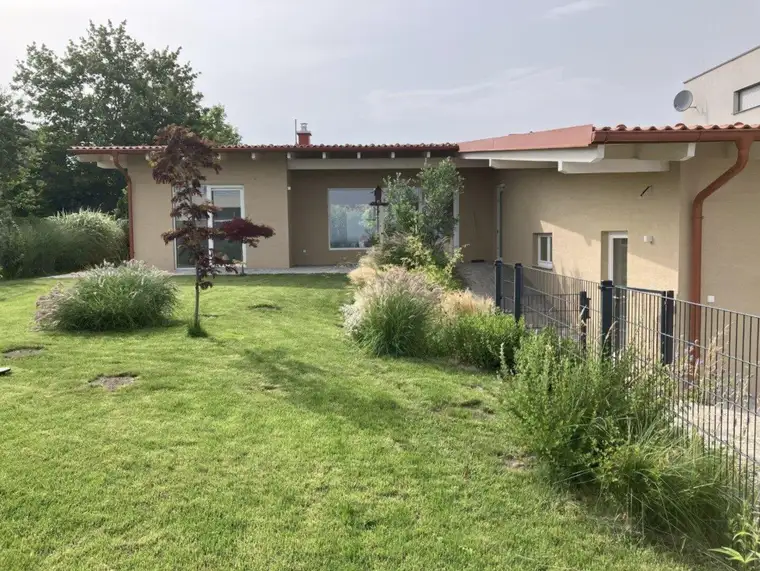 TRAUMHAFTER BUNGALOW MIT SEEBLICK! ERSTBEZUG!