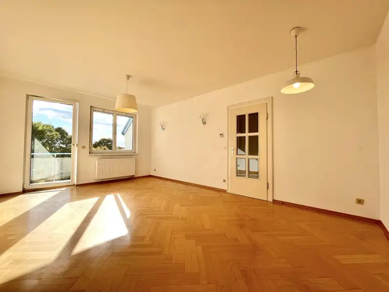 Charmante 4-Zimmer-Dachgeschoßwohnung mit Balkon in Grünruhelage im Marchfeld