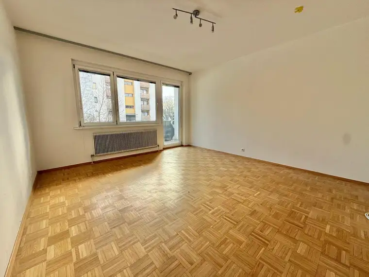 GEPFLEGTE 2-ZIMMER-WOHNUNG MIT BALKON UND GARAGE