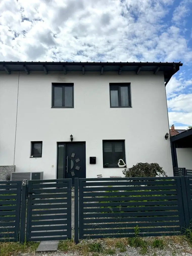 Neuwertiges Einfamilienhaus in St. Pölten mit Garten, Terrasse &amp; 2 Stellplätzen!
