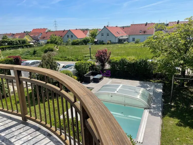 Großzügiges Einfamilienhaus mit Garage und Swimmingpool in einer begehrten Lage von Hagenbrunn!