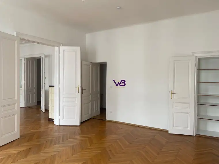 7,5-ZIMMER-ALTBAUWOHNUNG IN GUTER LAGE!