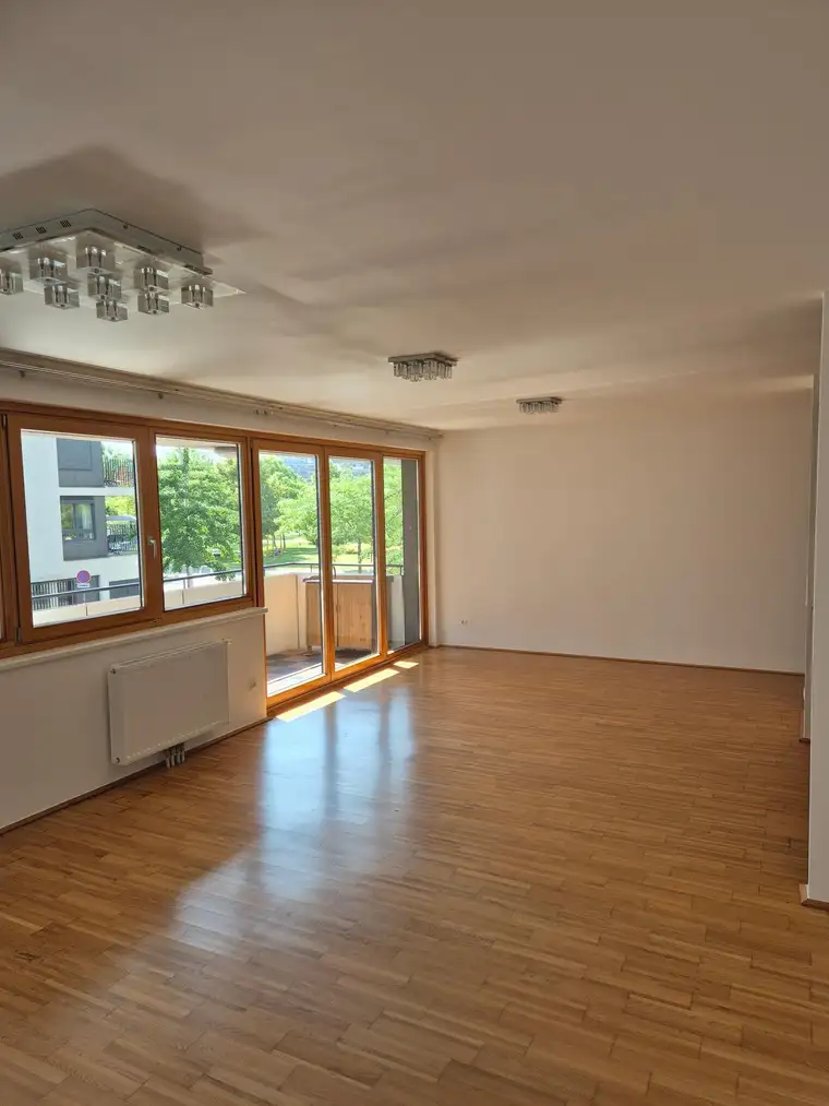 PRIVAT - Vermiete 3-Zimmer Wohnung mit Balkon und Garage am Rudolf-Bednar Park