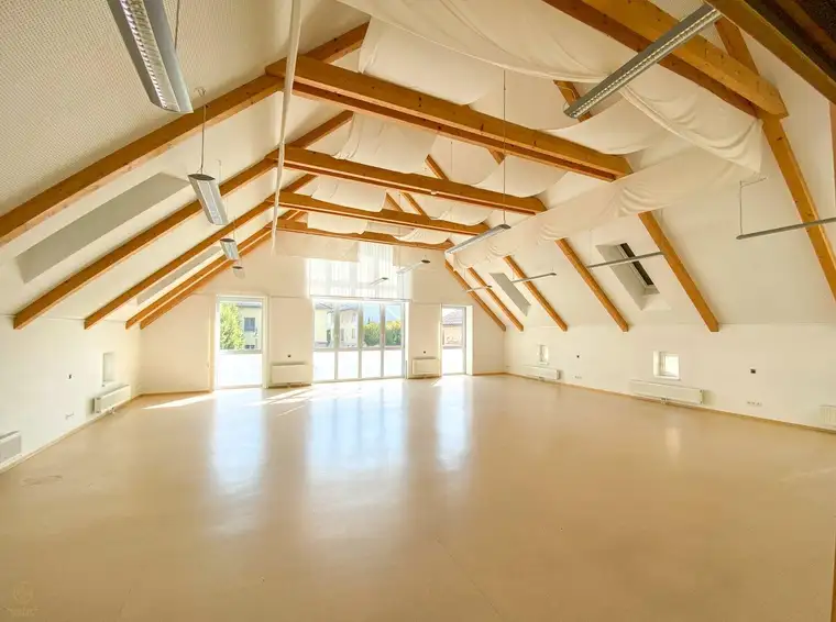 Großzügige Geschäftsfläche! VIELSEITIG NUTZBAR!