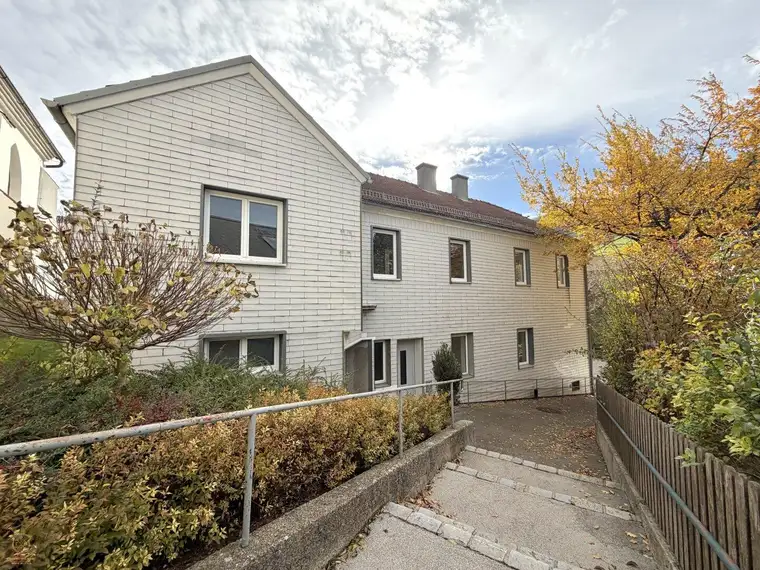 Zweifamilienhaus mit traumhaftem Weitblick