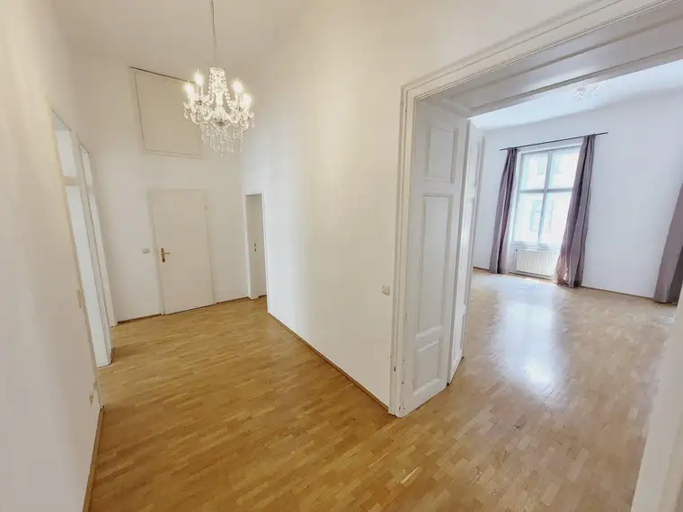 Fichtegasse: sonniges 3-Zimmer Büro in schönem Stilaltbau