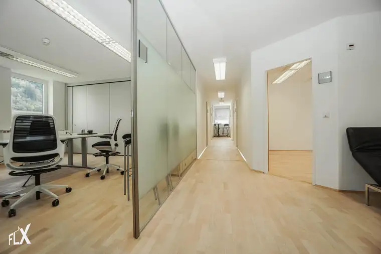 Privates, absperrbares Einzelbüro mit Innenhofblick und Klimagerät verfügbar!