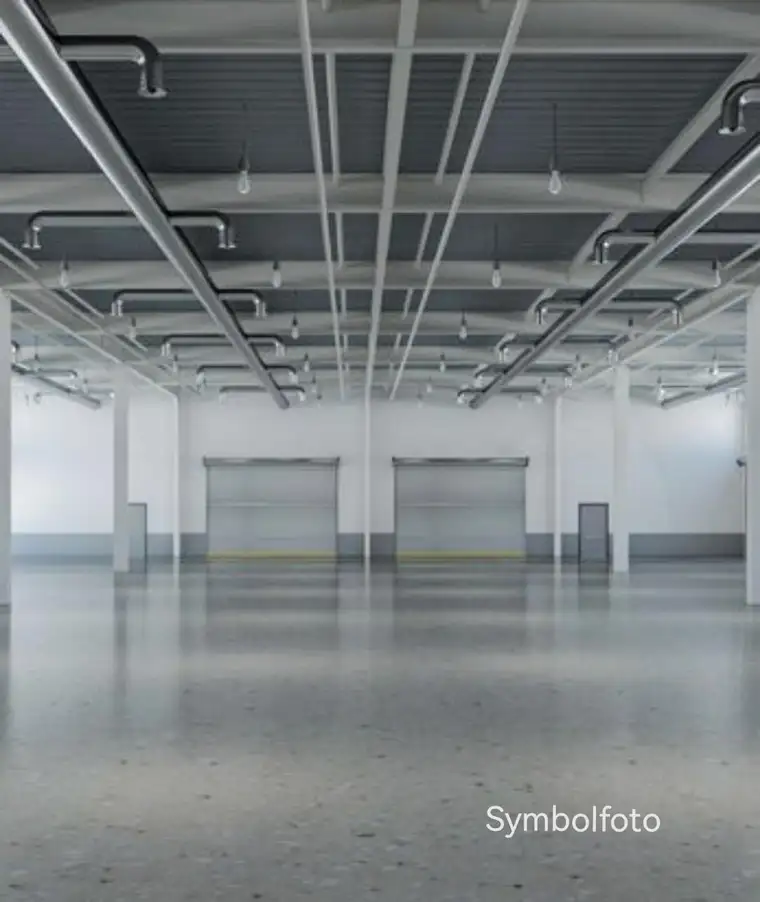 Moderne Produktions- und Gewerbehalle zu verkaufen 