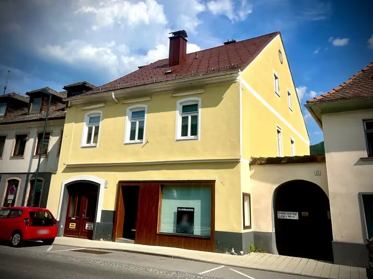 MEHRFAMILIEN- UND GESCHÄFTS-WOHNSITZ IM GRÜNEN - GEPFLEGTES ANWESEN IN KINDBERG ZU KAUFEN