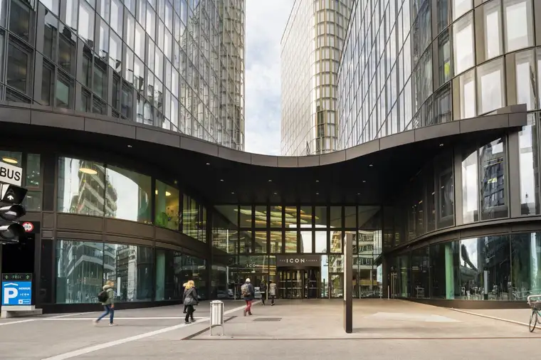 MEDIZINISCHE ELEGANZ ÜBER DEN DÄCHERN WIENS: ORDINATION MIT 6-7 PRAXISRÄUMEN IM ICON VIENNA IM 15. STOCK AM HAUPTBAHNHOF