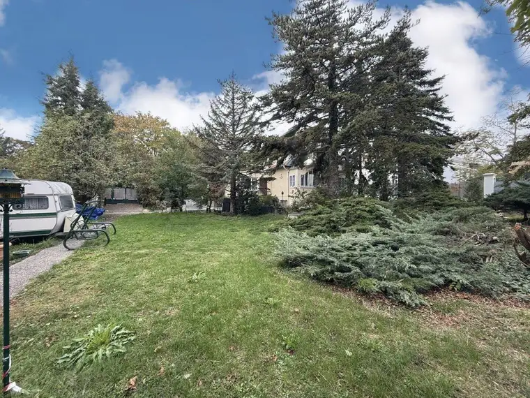 ZENTRUM: 1131 m²: Rechteckig, großzügig &amp; zentral!