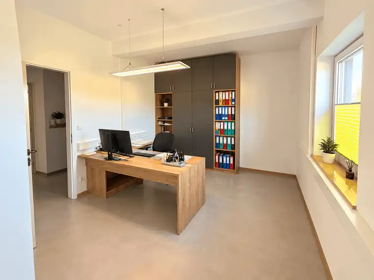 Schönes Büro inkl. 3 Parkplätzen