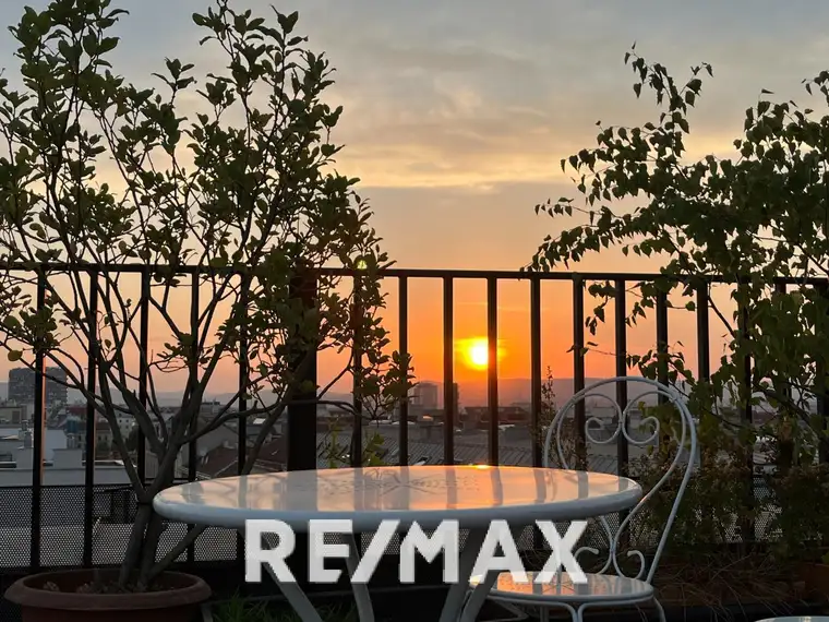 Exklusive Dachgeschoss-Maisonette mit 360° Wienblick und drei Terrassen