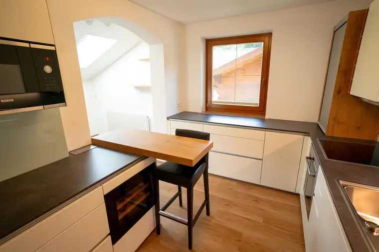 SONNIGE 4-ZIMMER-DACHGESCHOSS- WOHNUNG - MIT BLICK AUFS HEUKARECK