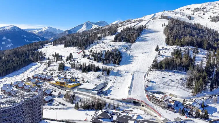 PANORAMA ALPIN GRUNDSTÜCK IN ERSTKLASSIGER LAGE – SKI IN/ SKI OUT