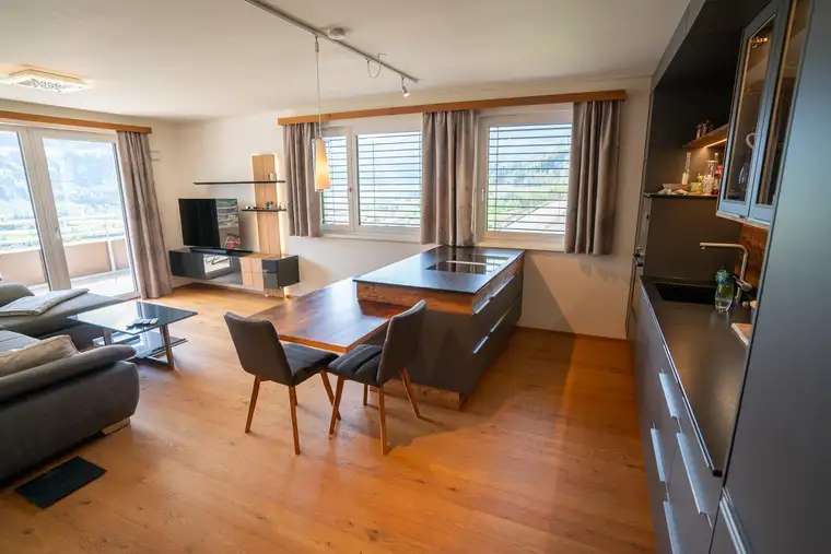 EXKLUSIVE 3-ZIMMER-WOHNUNG IN HINTER-REINBACH