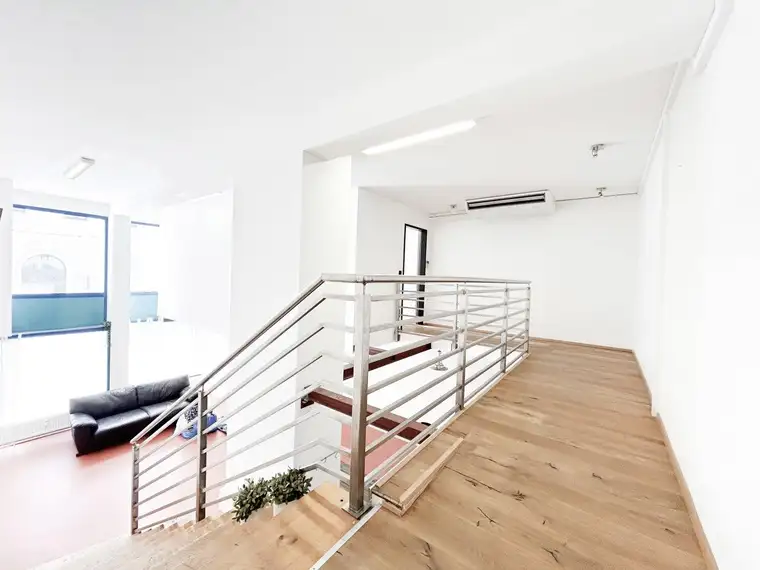 Großzügige 4-Zimmer-Loftwohnung mit Galerieebene und bodentiefen Fensterfronten im 9. Bezirk