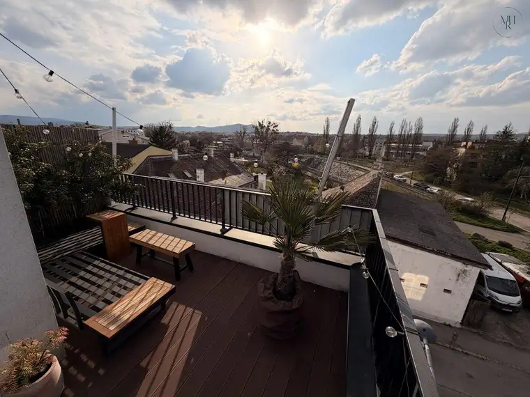 PREISREDUKTION! Moderne Dachgeschosswohnung mit atemberaubender Dachterrasse und Stellplatz inklusive!