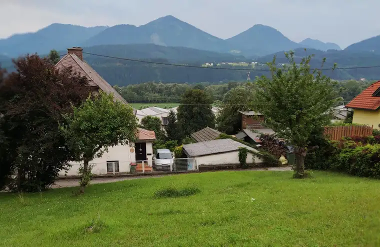 Baugrundstück, zentral, ruhig, sonnig, rechteckig.