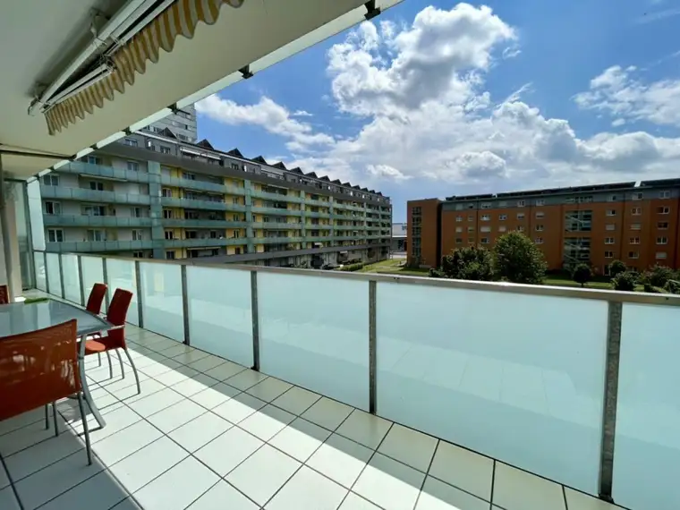 Modernes Wohnen in der Grünen Mitte: 4-Zimmer Neubau mit Großem Balkon, Innenhofruhe und Tiefgaragenplatz