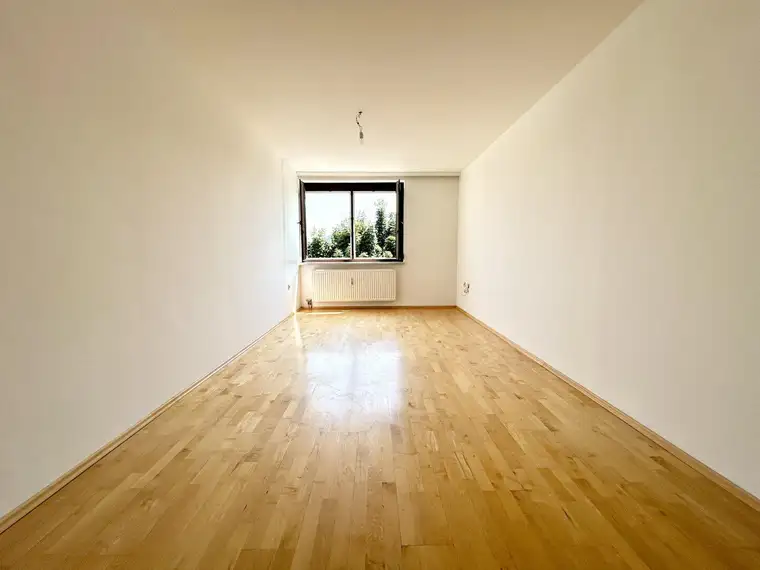 Gepflegte 2-Zimmer Wohnung neben Golfplatz Luftenberg- Perfekt für Singles, Paare oder Investoren!