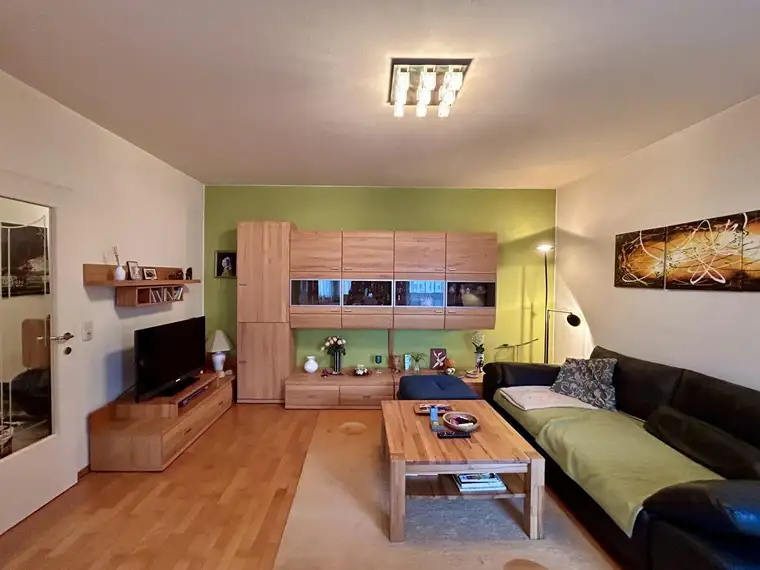 Helle 2-Zimmer-Wohnung in Wels mit Loggia, Tiefgaragenstellplatz und zusätzlichem Hobbyraum