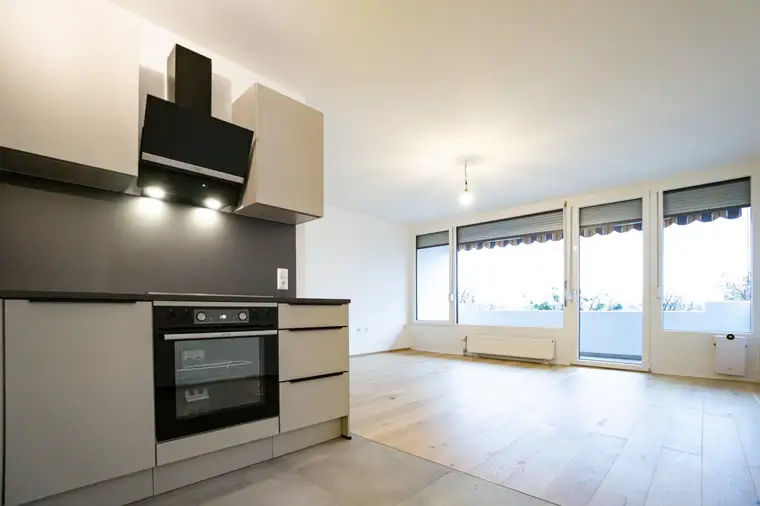 Stilvoll Wohnen am Gaumberg – Sanierte 1-Zimmer-Wohnung mit großer Loggia &amp; Design-Küche