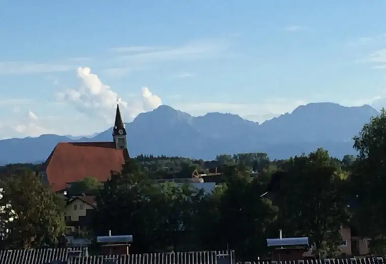 Villa mit großer Panoramadachterrasse und unverbaubarer Traumaussicht in absoluter Ruhelage (provisionsfrei)