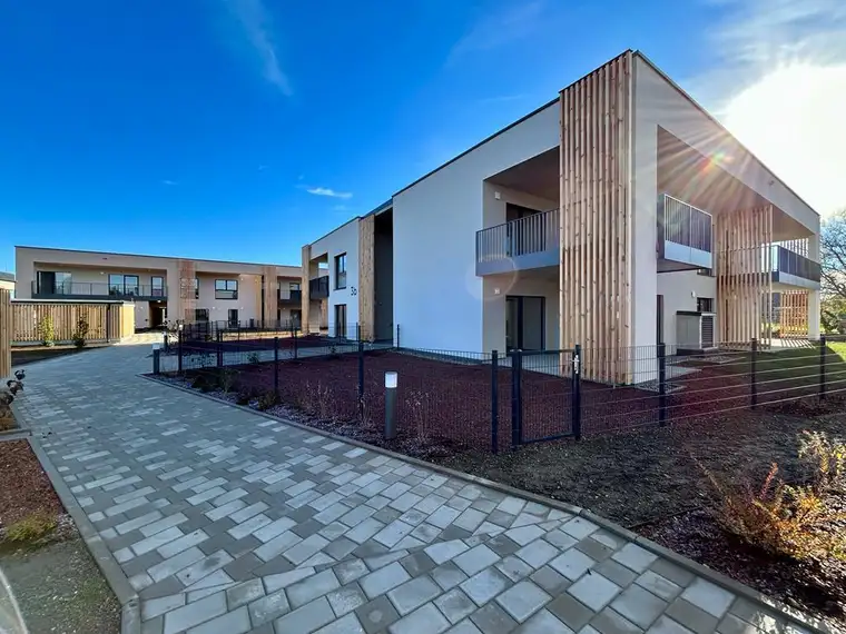 Dachterrasse und Balkon, 3-Zimmer Neubauwohnung, Tiefgarage, Erdwärme, Photovoltaik, nachhaltig, exklusiv, provisionsfrei