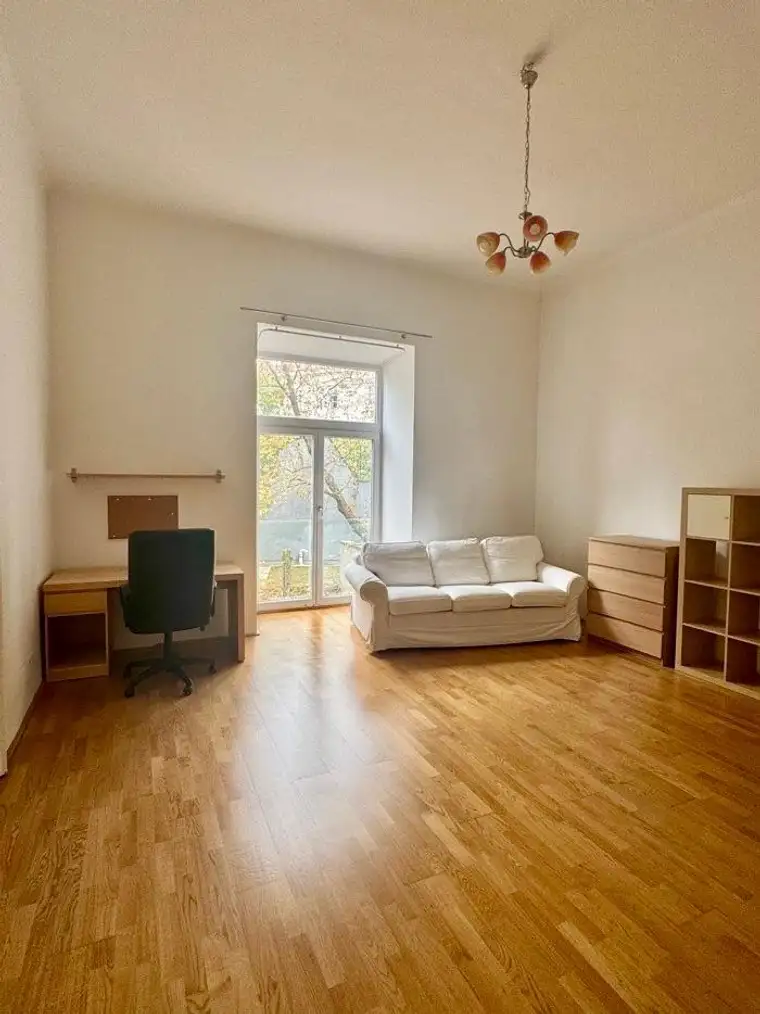 Charmantes Altbaujuwel mit französischem Balkon – perfekt für Zwei