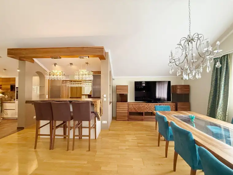 Möbliertes Einfamilienhaus mit 4 Schlafzimmern, Lift, 2 Terrassen &amp; 2 Parkplätzen