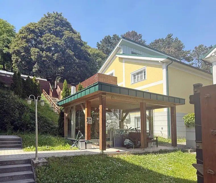 Möbliertes Einfamilienhaus mit 4 Schlafzimmern, Lift &amp; 2 Parkplätzen