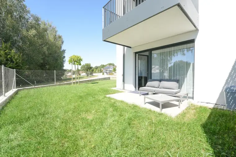 Moderne 3 Zimmer Gartenwohnung mit Terrase und Küche in Steinhaus