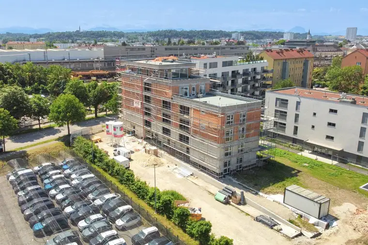 Provisionsfrei - großzügige 2 Zimmer Wohnung mit Balkon