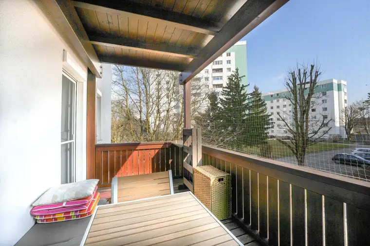 Moderne 3-Zi-Wohnung mit Loggia, Garage &amp; Einbauküche in Wels
