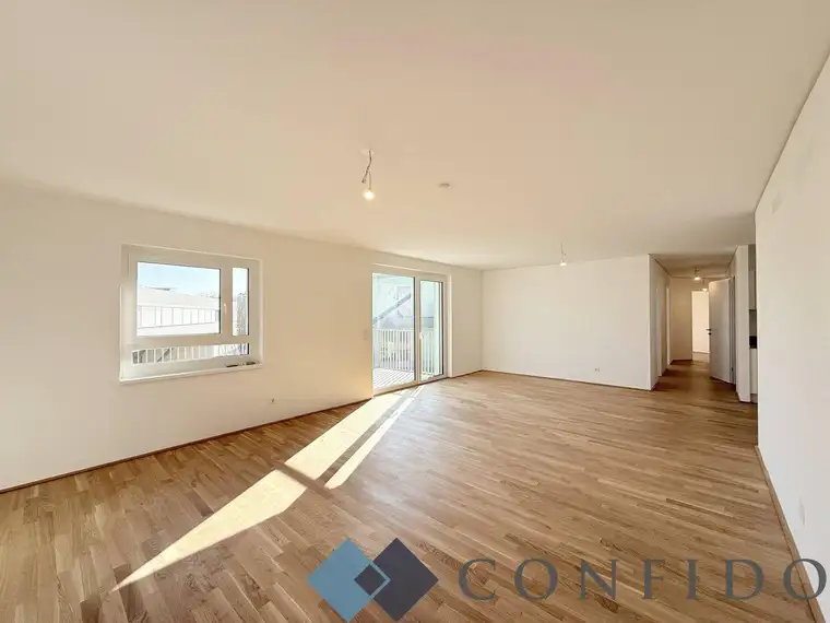 Sonnige DG - Wohnung mit Balkon und Terrasse in zentraler Lage von Wr. Neustadt!