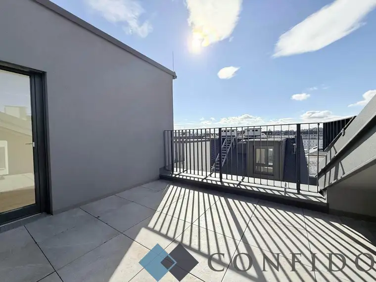 ERSTBEZUG - Dachgeschoßwohnung mit Stil und großer Terrasse in Toplage!