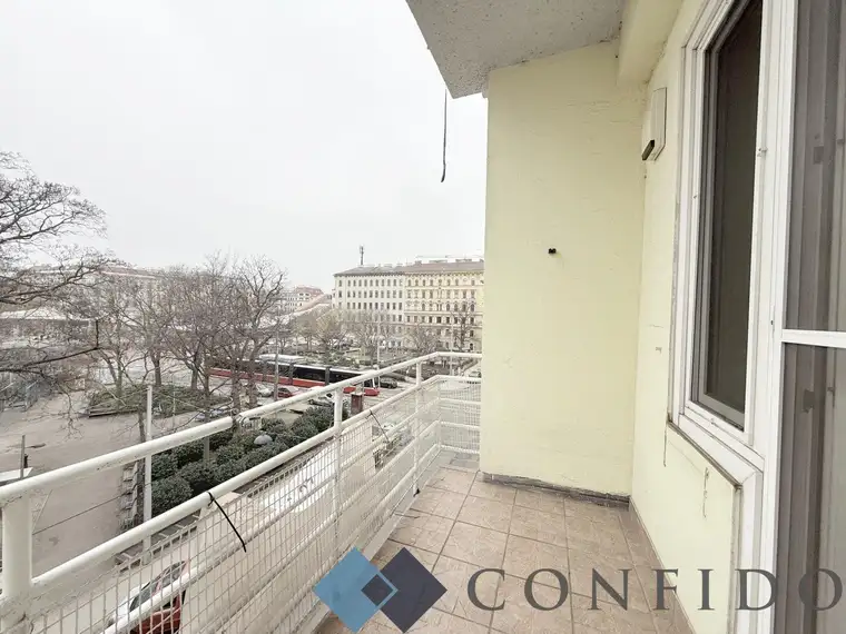 Urban-Loritz-Platz - 3-Zimmer-Altbauwohnung mit westseitiger Loggia und großem Gestaltungspotenzial