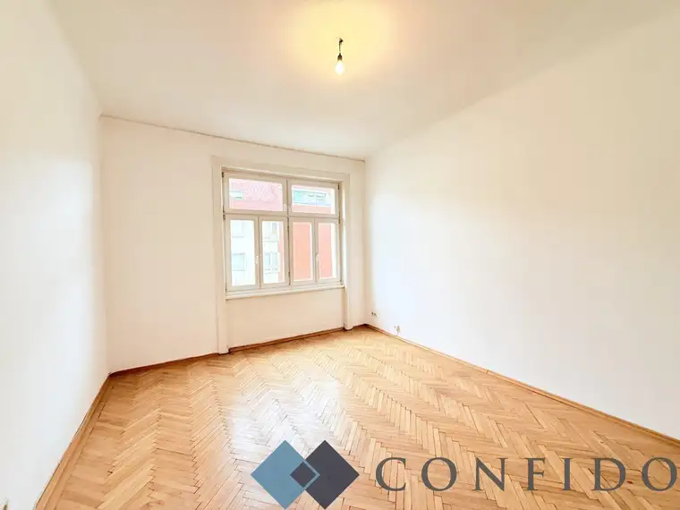WOHNUNGSEIGENTUM AM STÖBERPLATZ - Sanierungsbedürftige 2 Zimmerwohnung mit Potenzial!
