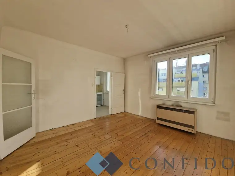 Guter Grundriss und komplett hofseitige Ausrichtung - sanierungsbedürftige Wohnung in zentraler Lage!
