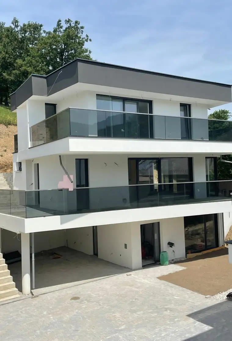 EXKLUSIVE ARCHITEKTEN VILLA IN BREITENFURT BEI WIEN