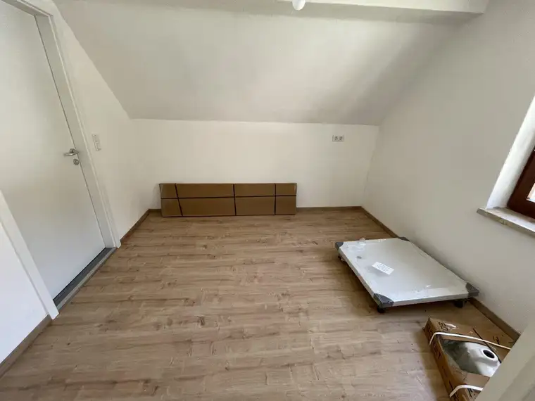 Teilsaniertes Zuhause im Grünen - 2 Zimmer-Wohnung in 8673 Ratten! Provisionsfrei + 1.Monat MIETFREI