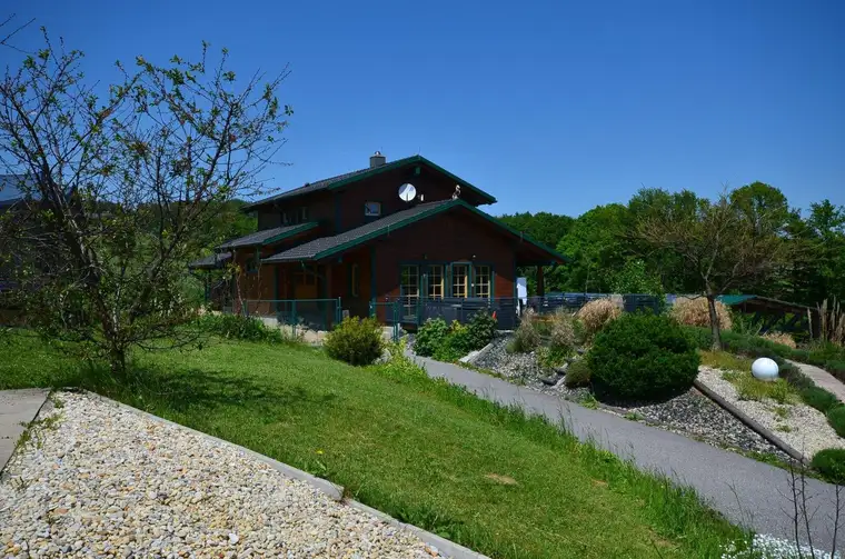EINFAMILIENHAUS - privater REITSTALL in PERFEKTER LAGE