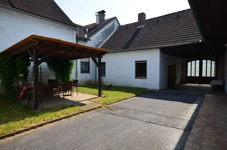 EIN- bzw. MEHRFAMILIENHAUS mit großzügigem Nebengebäude