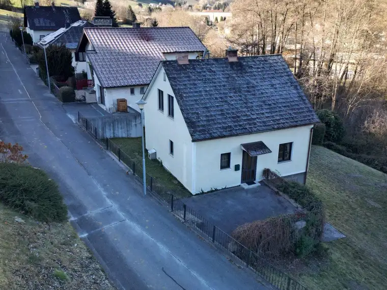 Zum Renovieren - EINFAMILIENHAUS in Aussichts-Ruhelage