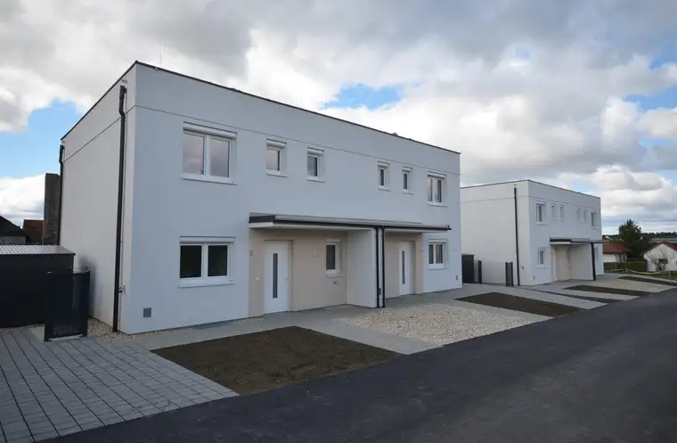 ERSTBEZUG DOPPELHÄUSER/REIHENHÄUSER IN MIETKAUF IN DER WUNDERBAREN GEGEND GESCHRIEBENSTEIN