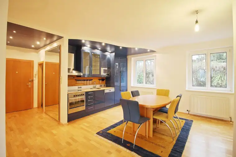 Helle Wohnung in ruhiger Lage mit Küche
