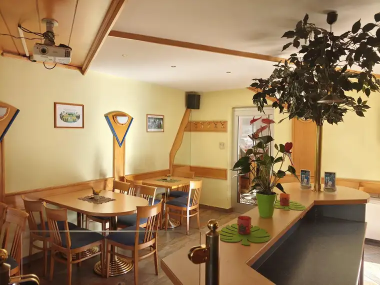 Herzstück der Stadt – Bistro mit sehr guten Umsätzen und interessanter Geschichte zu übergeben